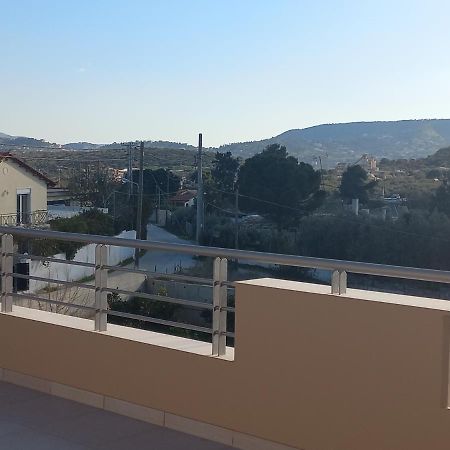 Calmness Near The City Vari  Exterior photo