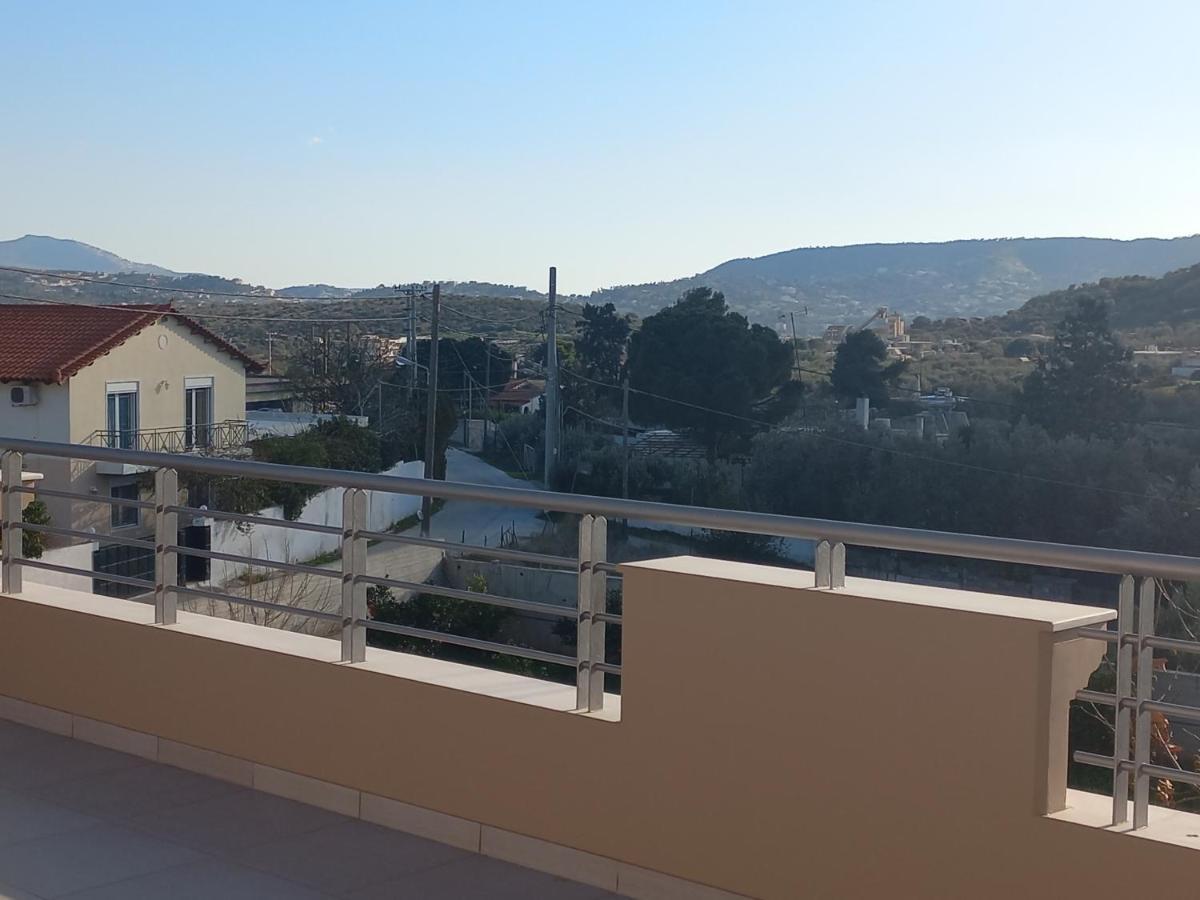 Calmness Near The City Vari  Exterior photo