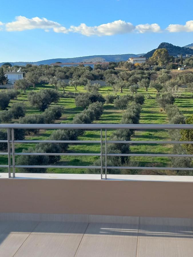 Calmness Near The City Vari  Exterior photo