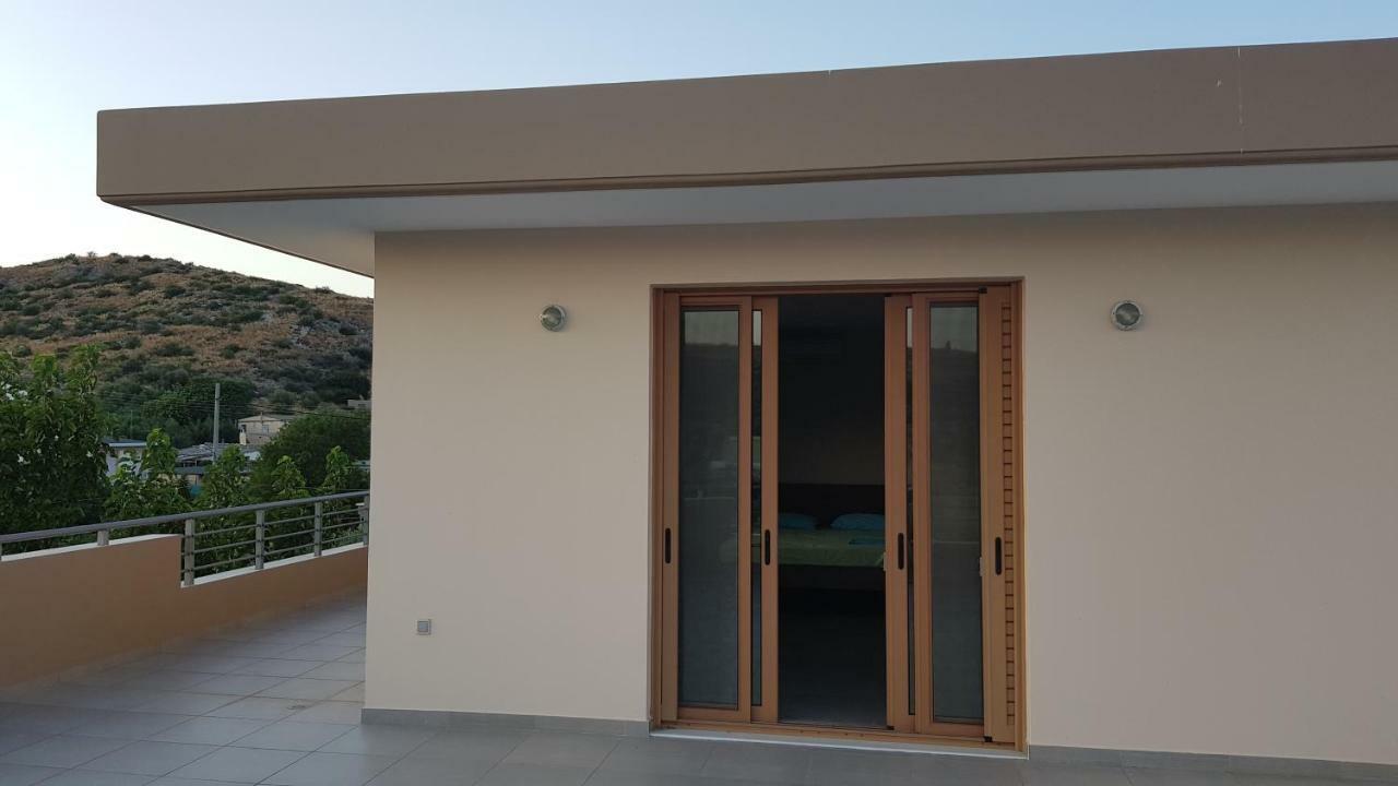 Calmness Near The City Vari  Exterior photo