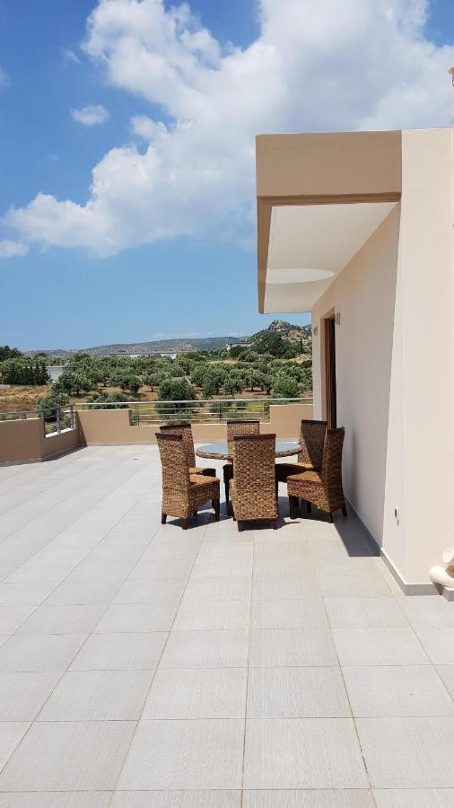 Calmness Near The City Vari  Exterior photo